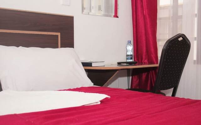 Dover Hotel Bondo