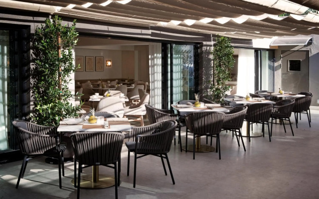 Luxe Sunset Boulevard Hotel