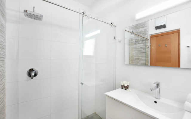 Stunning 4BR in Neve Tsedek by HolyGuest
