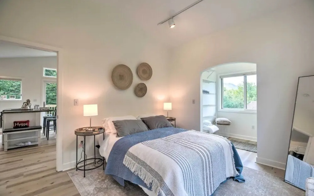 Airy & Bright Hideaway Near Smugglers' Notch!