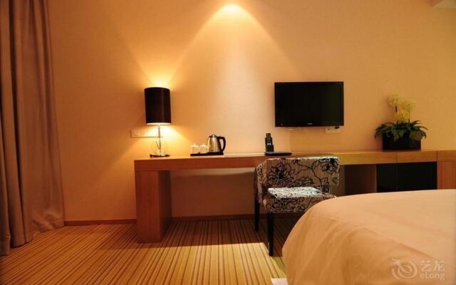 Wuhan Yuntai 6 Plus 1 Hotel