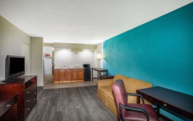 Days Inn by Wyndham Mobile I-65