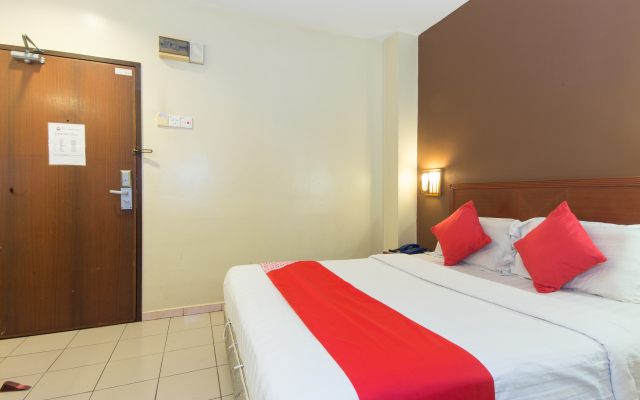 Super OYO 447 Comfort Hotel Meru