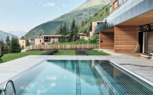 Gradonna Mountain Resort (KAX101)
