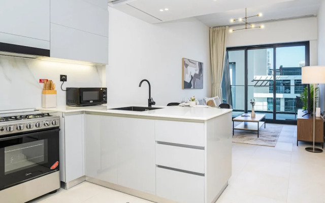 HomesGetaway Cozy 1BR in Binghatti Canal