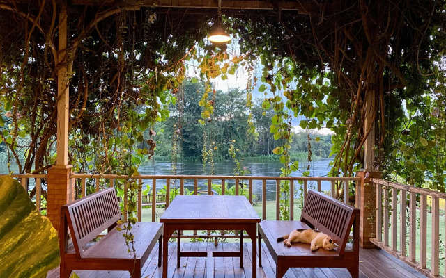 Ruenmaihom Riverside Cottage