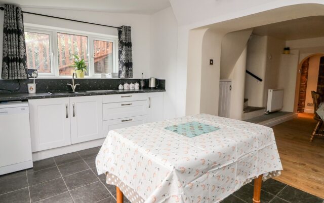 Ynys Cottage