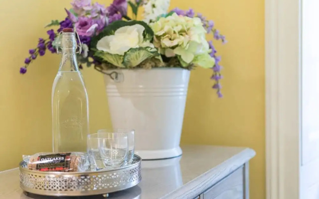 JOIVY Luxury Carlton Terrace Main Door Apartment