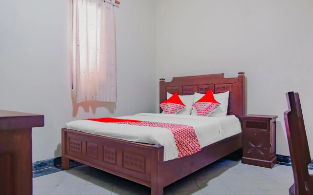 OYO 90094 Gayatri Residence