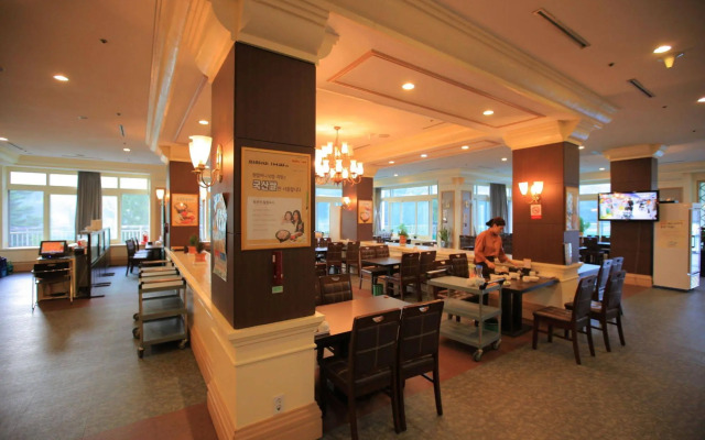 Mona Yongpyong Tower Condominium