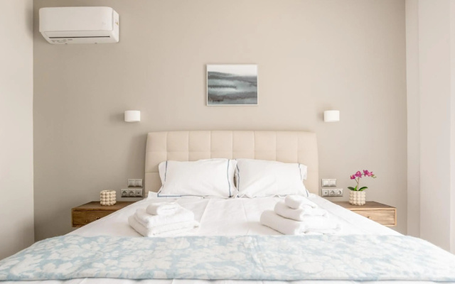 A14 Sunny & chic 2R apartment near Plaka & Parthenon