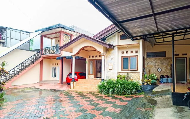 RedDoorz @ Dewa Breeze Inn Near Paralayang