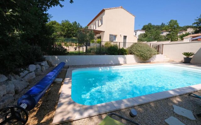 Maison familiale avec piscine privée et sécurisée située à Caumont sur Durance dans le Vaucluse pour 6 personnes LS6-341 AUSSADO