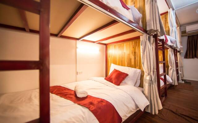Lao Huk Bed and Cafe - Hostel