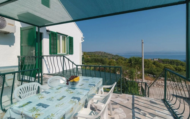 Stunning Home in Rogac With Wifi and 4 Bedrooms