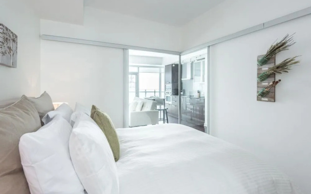 Noel Suites - York and Bremner
