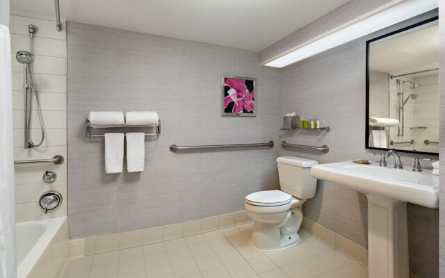 DoubleTree by Hilton Fairfield Hotel & Suites