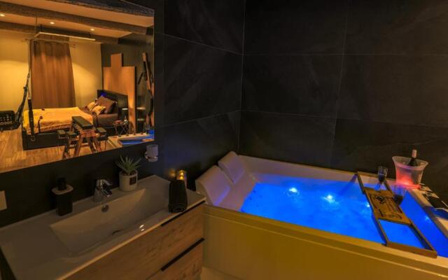 La loveroom bdsm grassoise "La chambre des désirs"