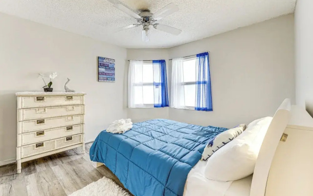 Family-friendly North Lauderdale Home w/ Grill!