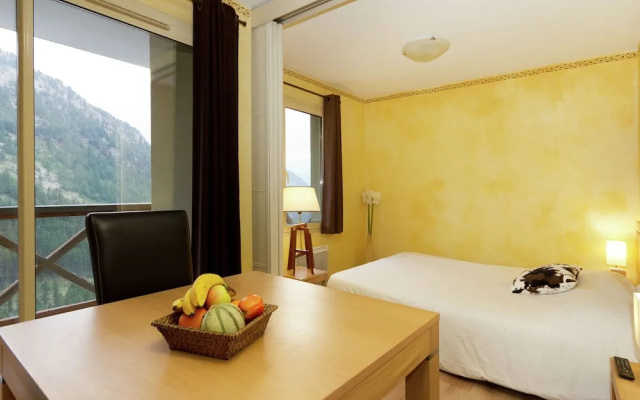 Chalet in Isola Near Ski Slopes