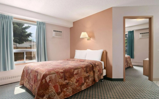 Travelodge by Wyndham Edmonton Airport