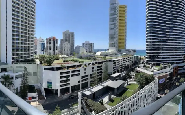 The Oracle Broadbeach 906