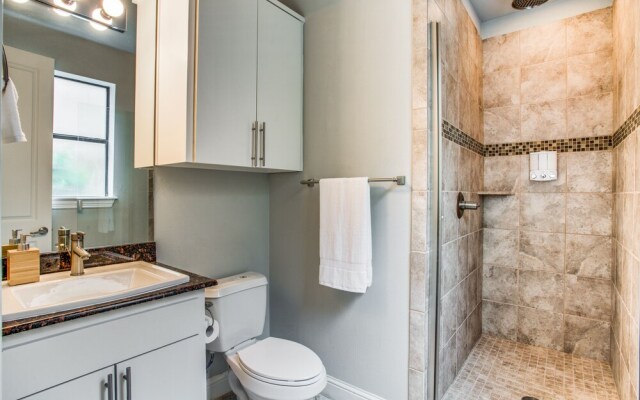 Stylish Three-story Oak Lawn House