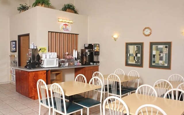 Centerstone Inn & Suites Carlyle