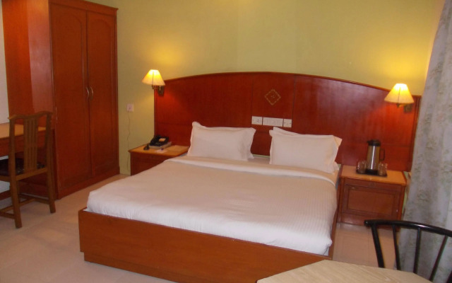 Fabhotel Metro Manor Central Station