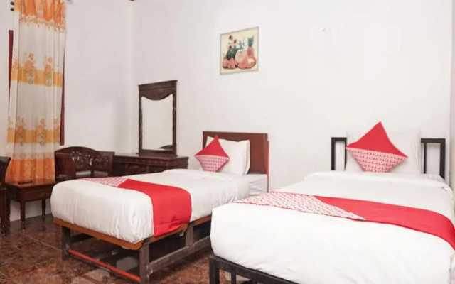 OYO 2410 Intan Hotel