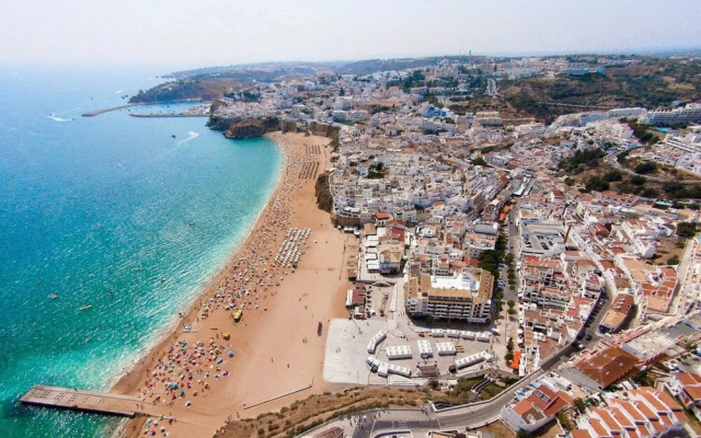 Inviting 2-bed Apartment in Albufeira