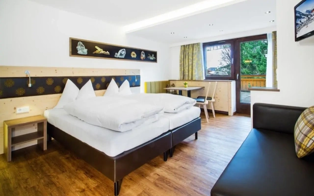 Anna Apartments