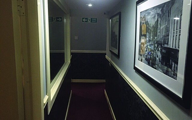 Bobby's Bunkhouse - Hostel