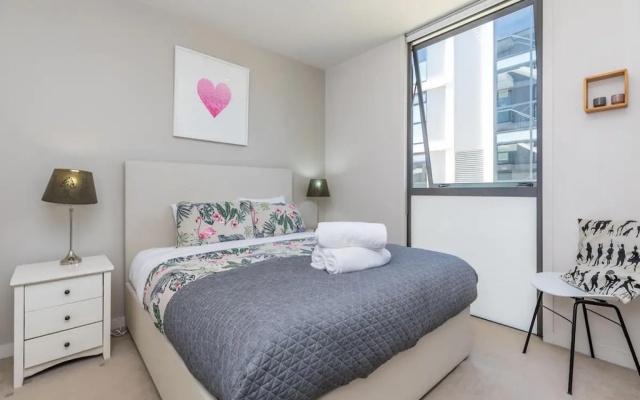 Wynyard Viaduct Harbour 2BR+Parking: Zodiak Stays – Guest Rooms – Auckland