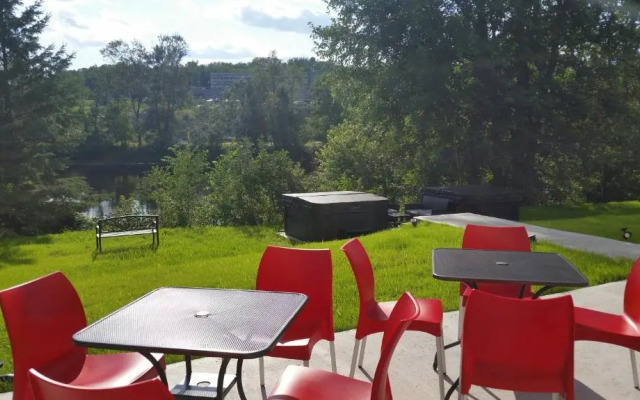 Super 8 Mont Laurier