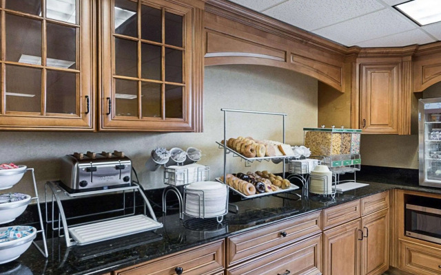 Comfort Suites Airport