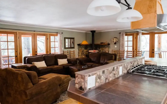 Sierra Lakes Retreat