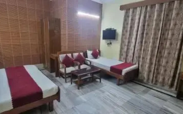 Hotel Shri Hari by OYO Rooms