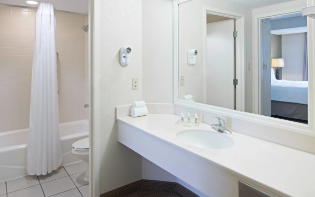 Holiday Inn & Suites Across From Universal Orlando by IHG