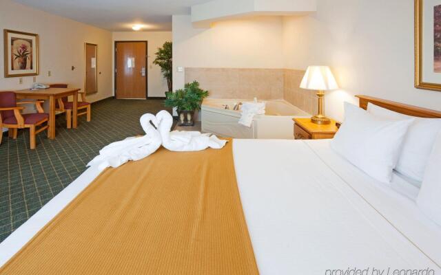 Holiday Inn Express Hotel & Suites Chanhassen, an IHG Hotel