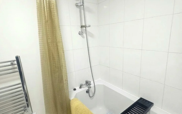 Seaside Haven Coastal Comfort 200m from the Beach