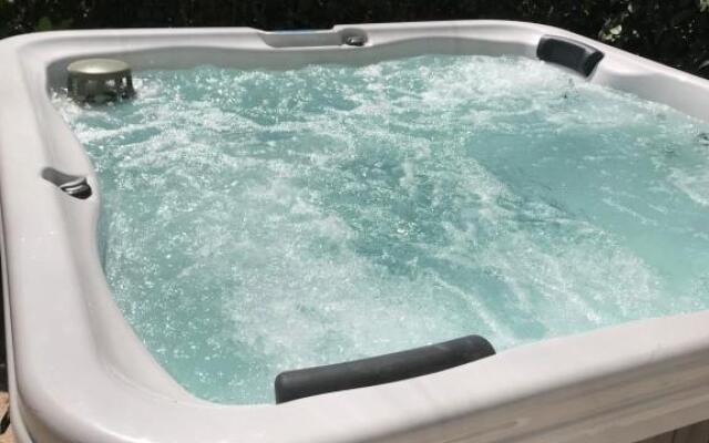 Elisa Seaside Luxury Suite Private hot Tub, Beach
