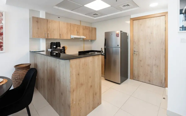 Premium 2BR Apt w Marina Views