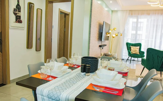 Moonlight Manor by Edmor Suites.