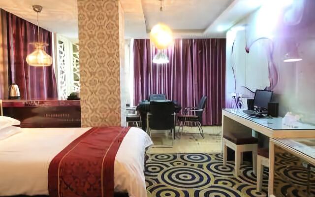 Colourful Season Hotel