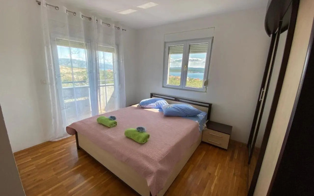 Apartments with a parking space Maslenica, Novigrad - 12636