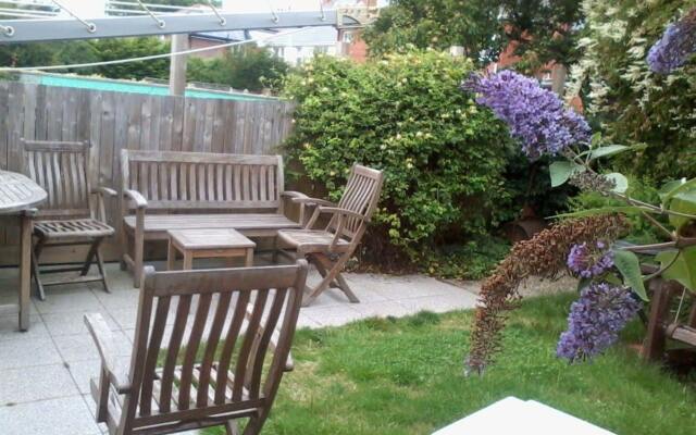 Barnes's Rest Bed & Breakfast & Caravan