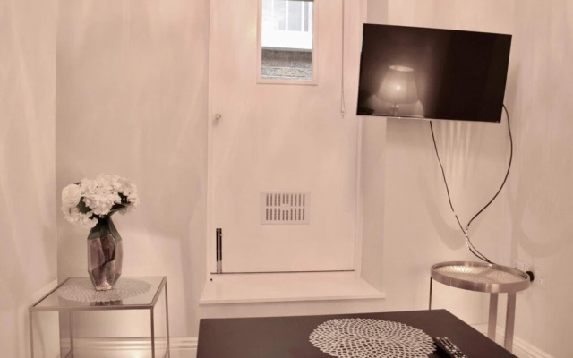 2 Bedroom Property Near Hyde Park
