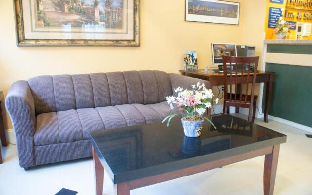 Hometown Inn & Suites Jacksonville - Butler Blvd./Southpoint