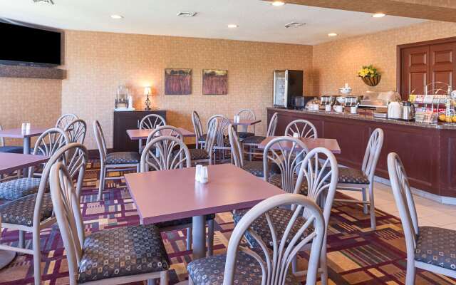 Sleep Inn & Suites Bay View Acme - Travers City